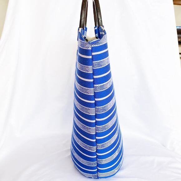 NWOT Blue Handmade Handwoven Fabric Straw Double Wooden Handle Tote Handbag - Picture 3 of 7